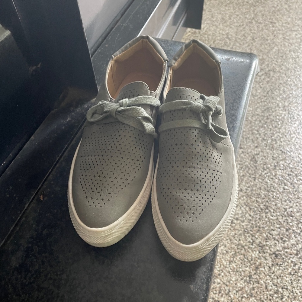 Cute slip on shoe for summer!! Worn 1x